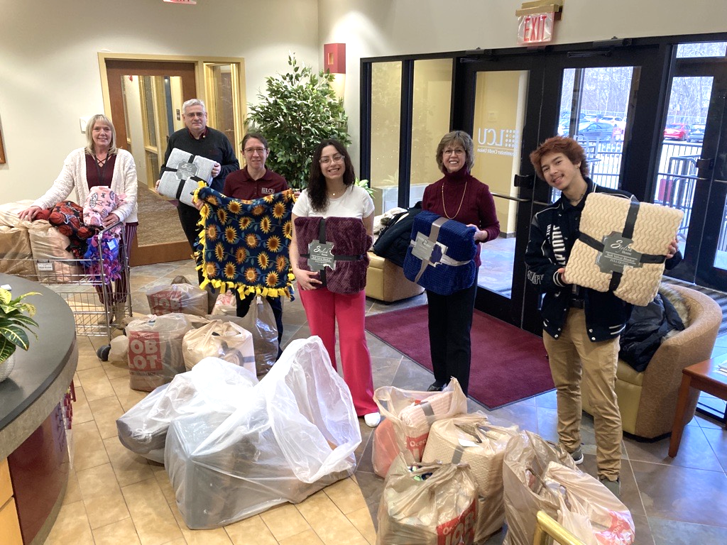 attendees at Group Blanket Drive posing for picture